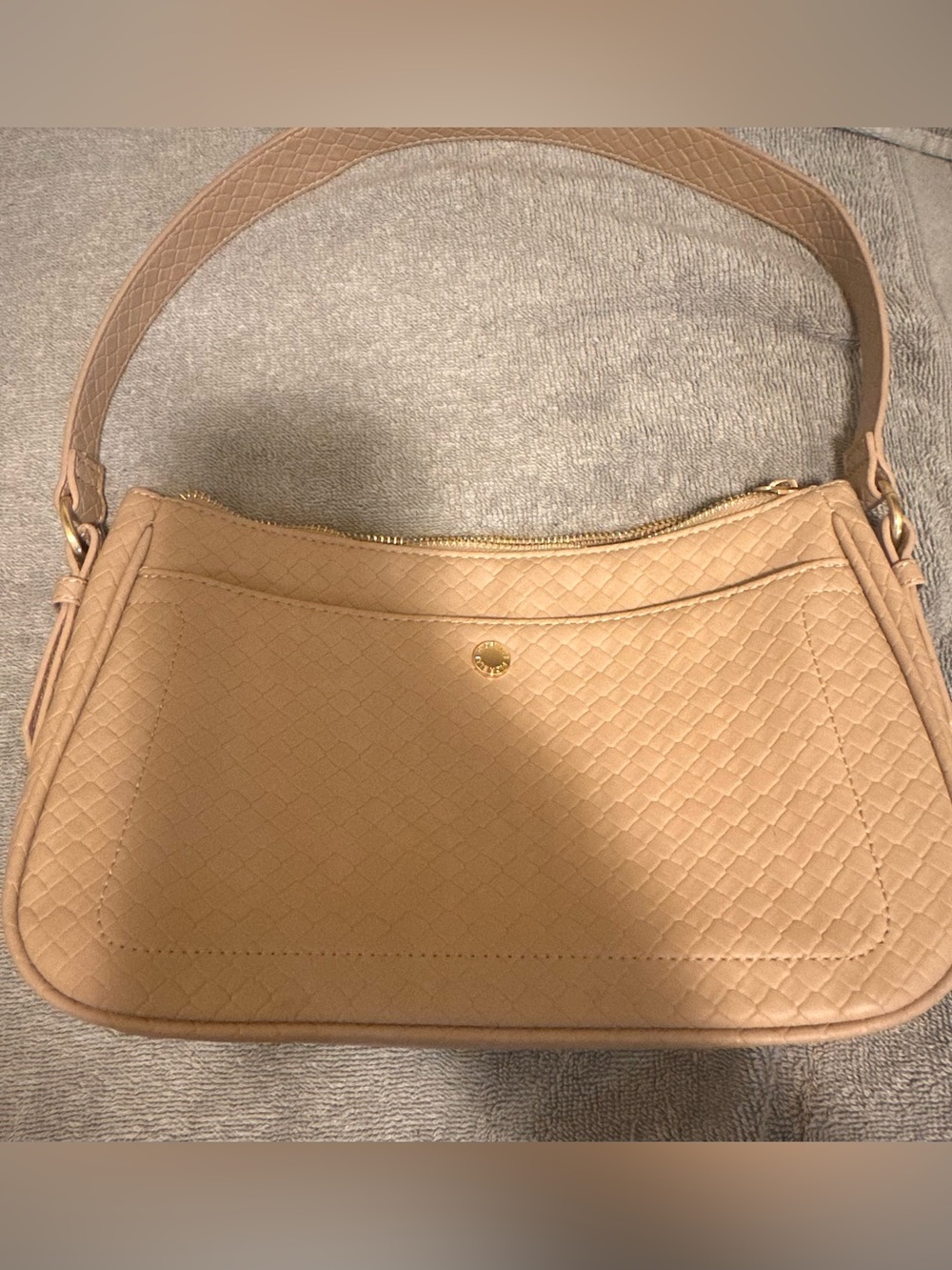New. Fiorelli Purse. Beige Quilted Shoulder Bag with Gold Accent